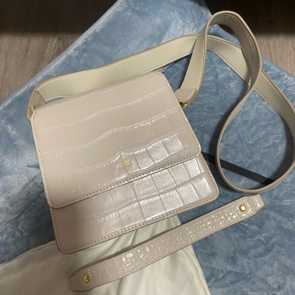 JW PEI Women FAE top handle crossbody - Picture 2 of 9